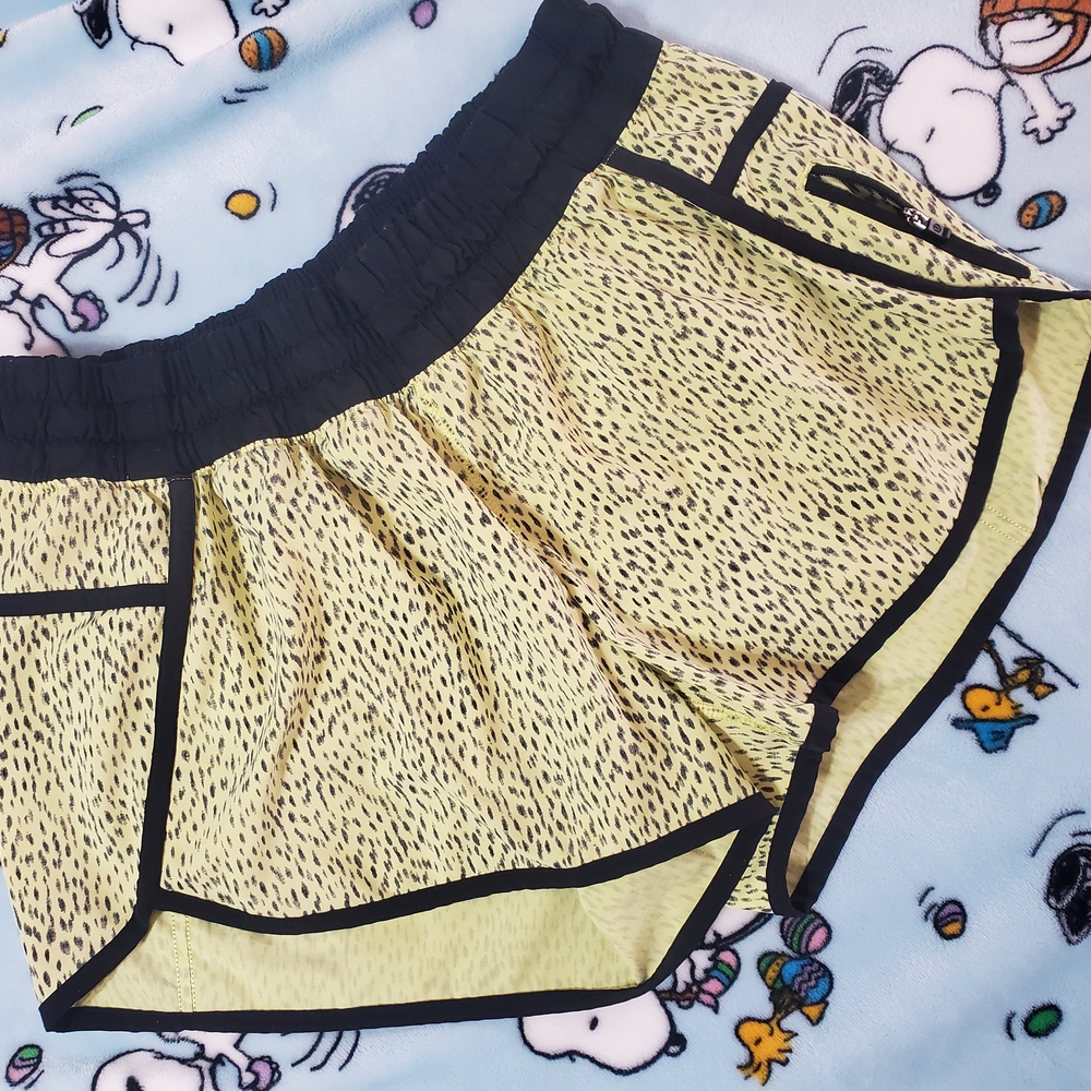 Lululemon Athletica Yellow and Black Athletic Shorts Size 8